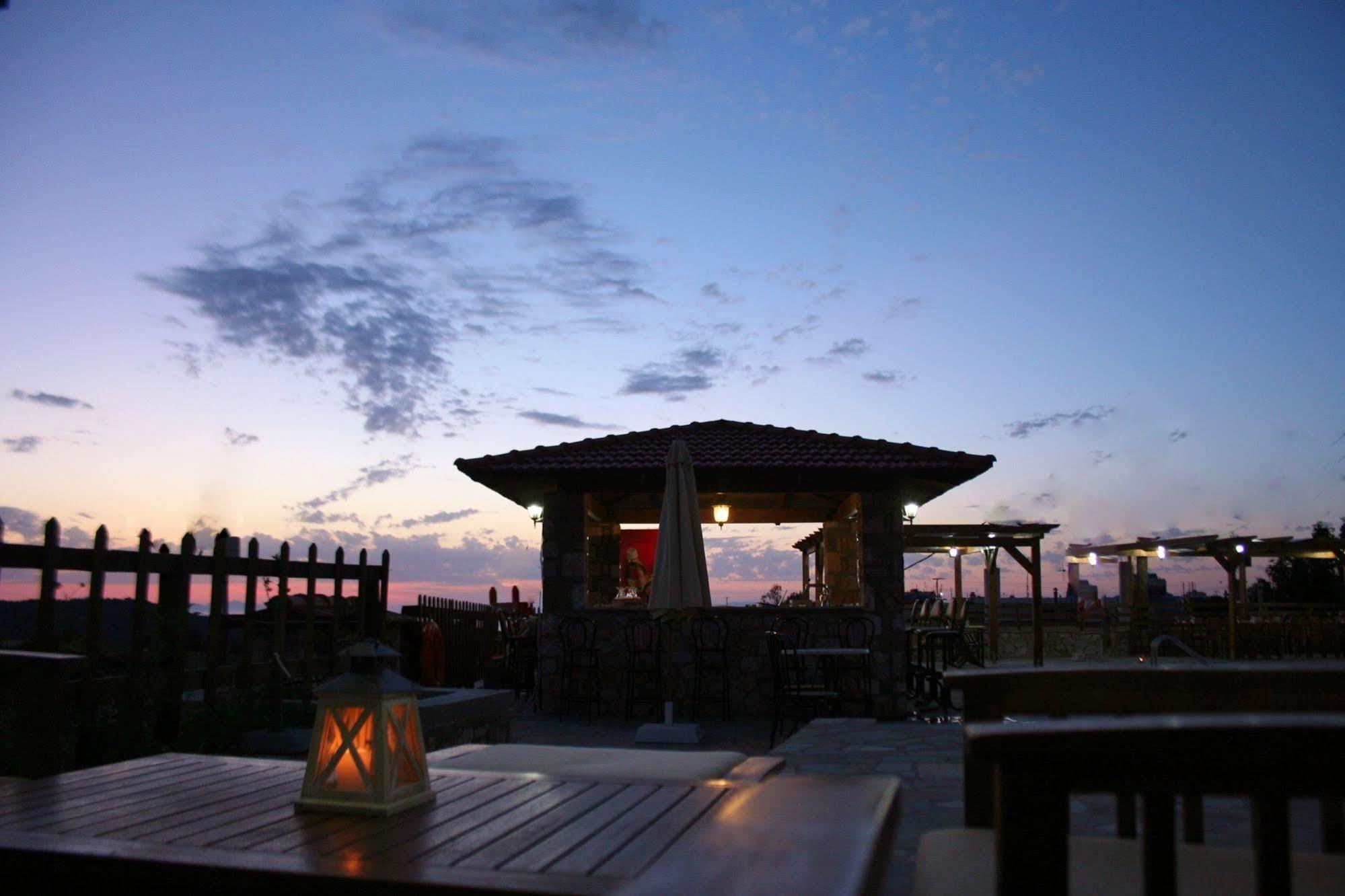 Ataviros Aparthotel Émbonas